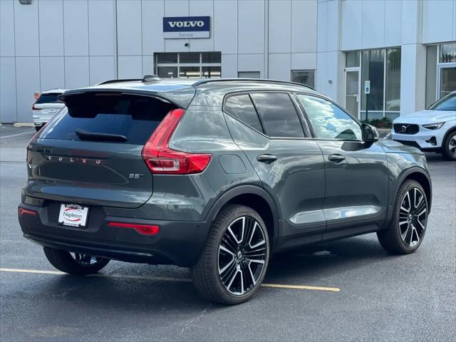 2026 Volvo XC40 Ultra, B5 AWD Gas (mild hybrid), Dark