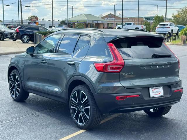 2026 Volvo XC40 Ultra, B5 AWD Gas (mild hybrid), Dark