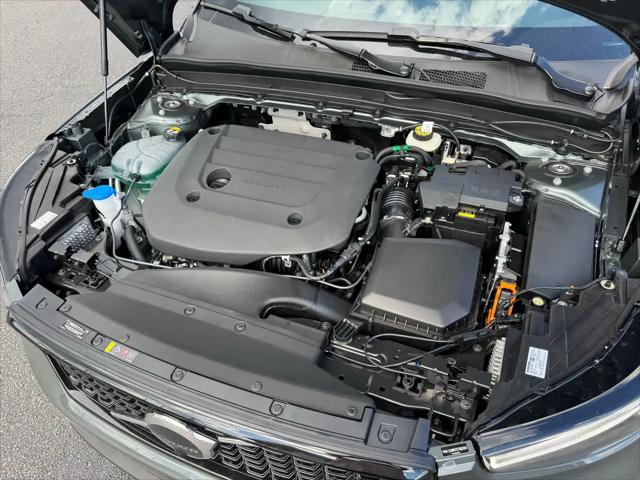 2026 Volvo XC40 Ultra, B5 AWD Gas (mild hybrid), Dark