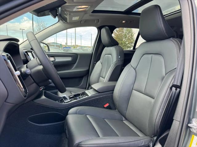 2026 Volvo XC40 Ultra, B5 AWD Gas (mild hybrid), Dark