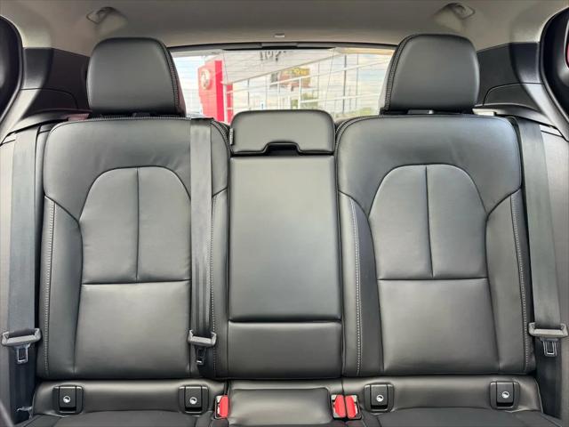 2026 Volvo XC40 Ultra, B5 AWD Gas (mild hybrid), Dark