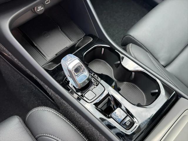 2026 Volvo XC40 Ultra, B5 AWD Gas (mild hybrid), Dark