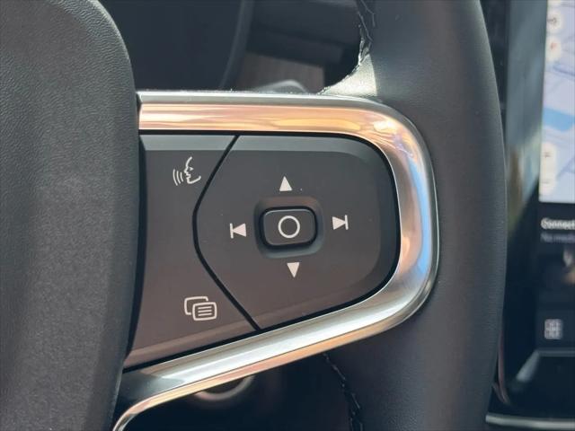 2026 Volvo XC40 Ultra, B5 AWD Gas (mild hybrid), Dark