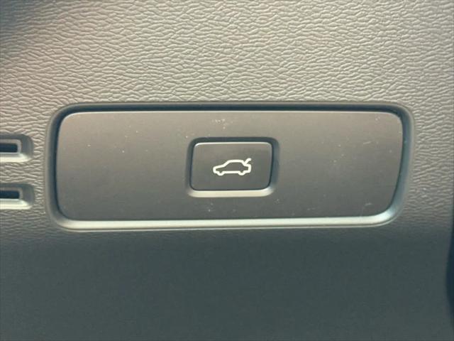 2026 Volvo XC40 Ultra, B5 AWD Gas (mild hybrid), Dark