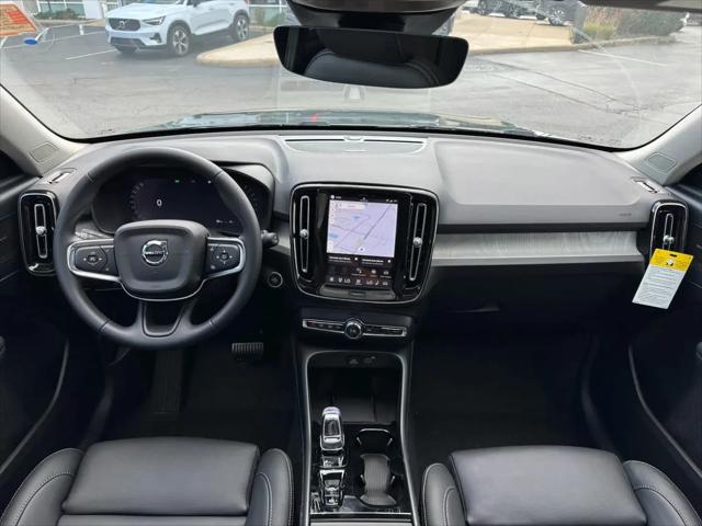 2026 Volvo XC40 Ultra, B5 AWD Gas (mild hybrid), Dark
