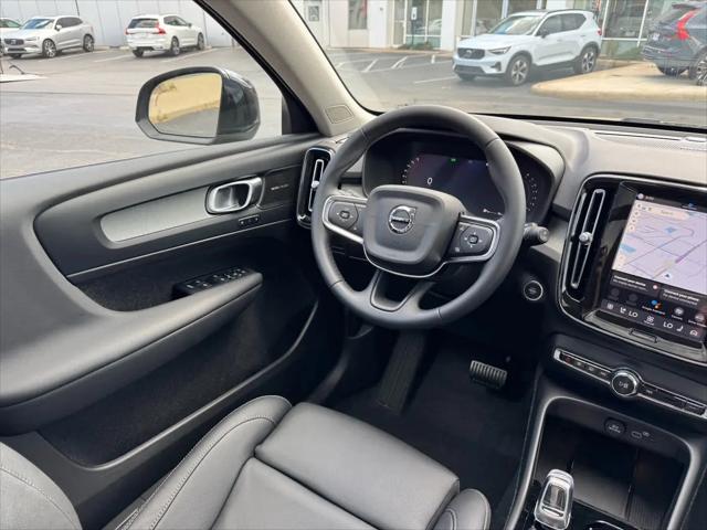 2026 Volvo XC40 Ultra, B5 AWD Gas (mild hybrid), Dark
