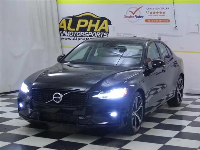 2024 Volvo S60 B5 Plus Dark Theme