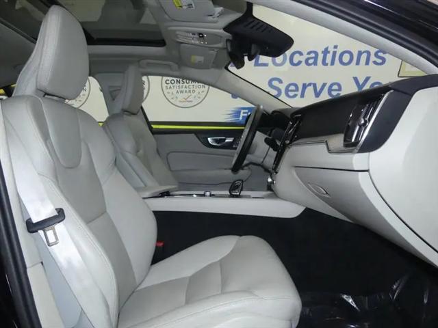 2024 Volvo S60 B5 Plus Dark Theme
