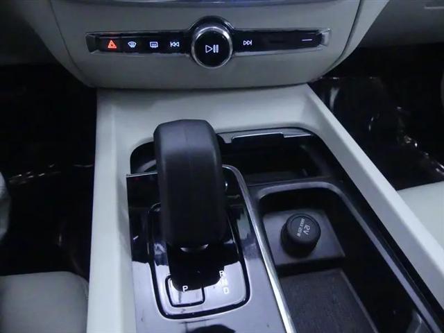 2024 Volvo S60 B5 Plus Dark Theme