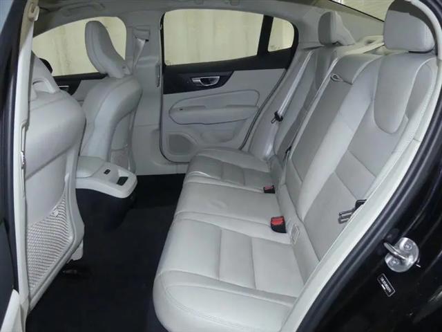 2024 Volvo S60 B5 Plus Dark Theme