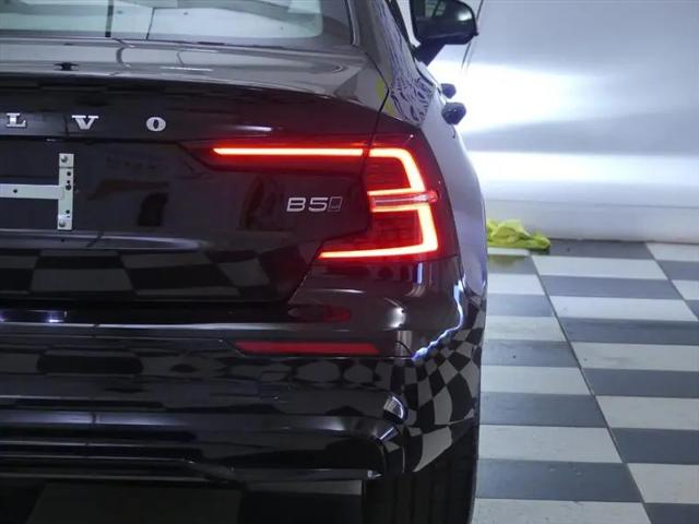 2024 Volvo S60 B5 Plus Dark Theme