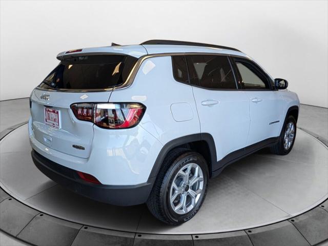 2025 Jeep Compass COMPASS LATITUDE 4X4