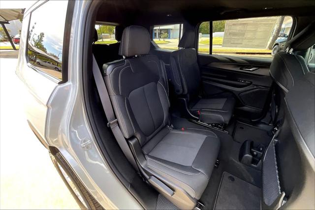 2025 Jeep Grand Cherokee L Laredo X 4x4