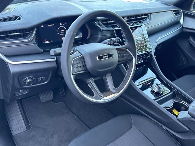 2025 Jeep Grand Cherokee Laredo X 4x4