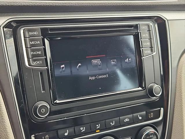 2017 Volkswagen Passat 1.8T R-Line