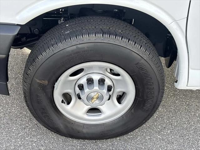 2025 Chevrolet Express Cargo Van RWD 2500 Regular Wheelbase WT