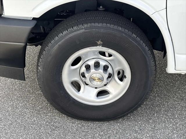 2025 Chevrolet Express Cargo Van RWD 2500 Extended Wheelbase WT
