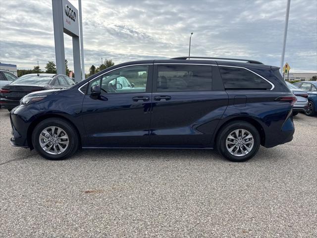 2025 Toyota Sienna LE