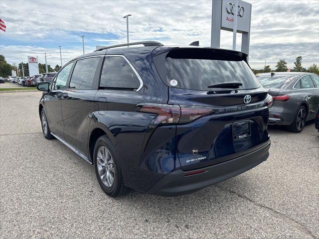 2025 Toyota Sienna LE