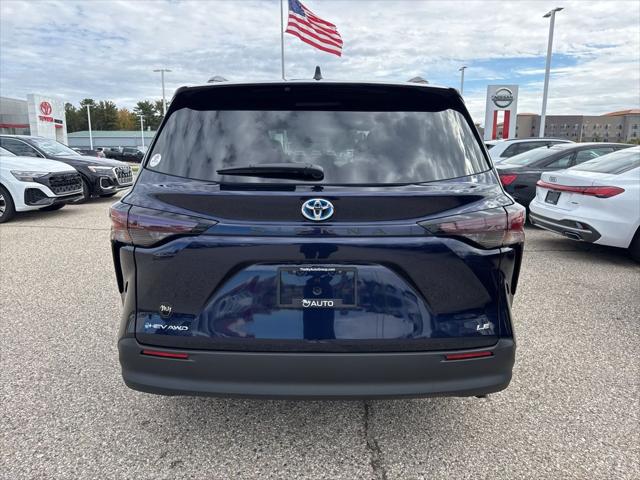 2025 Toyota Sienna LE