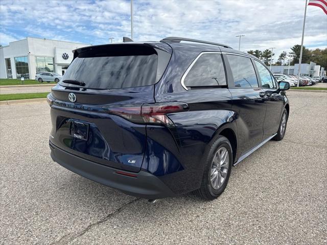 2025 Toyota Sienna LE