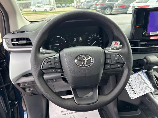 2025 Toyota Sienna LE