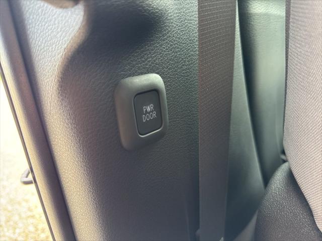 2025 Toyota Sienna LE