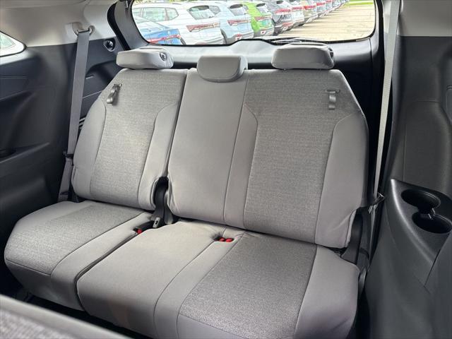 2025 Toyota Sienna LE