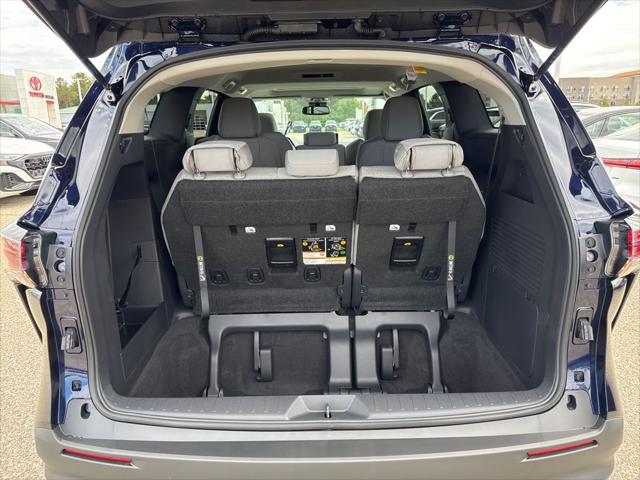 2025 Toyota Sienna LE