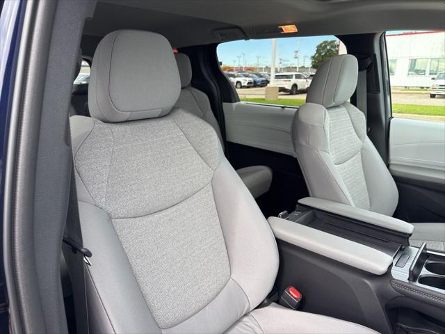 2025 Toyota Sienna LE