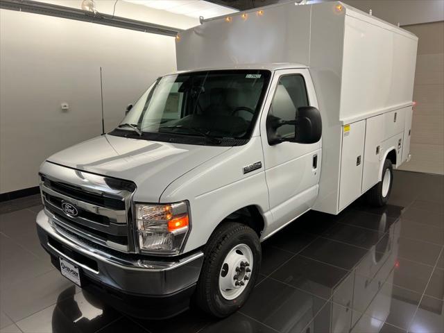 2026 Ford E-350 Cutaway Base