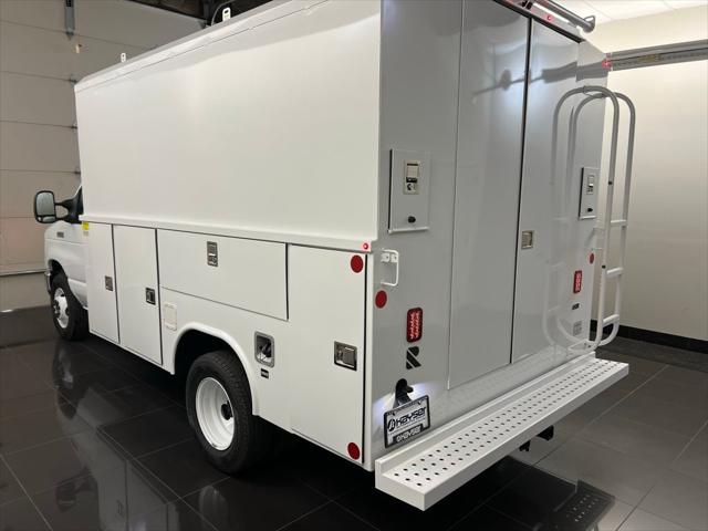2026 Ford E-350 Cutaway Base