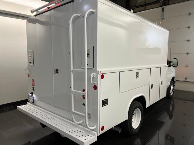 2026 Ford E-350 Cutaway Base