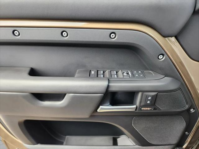2025 Land Rover Defender 110 P500 X-Dynamic SE