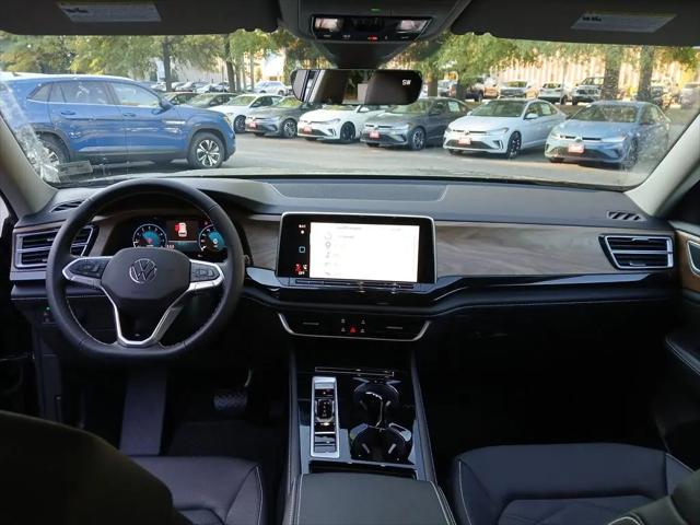 2026 Volkswagen Atlas SE with Technology