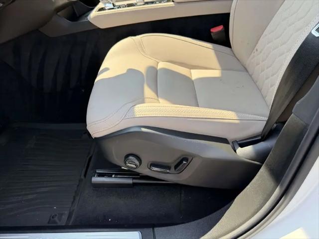 2026 Volvo XC90 Plus, B6 AWD Gas mild hybrid, Gasoline, Bright, 7 Seats