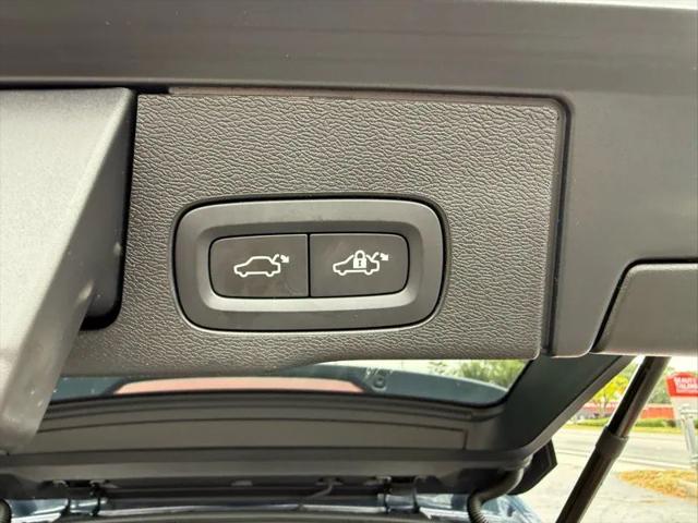 2021 Volvo XC60 T6 Momentum