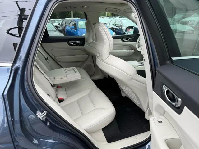 2021 Volvo XC60 T6 Momentum