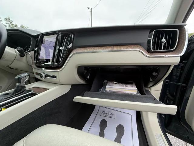 2021 Volvo XC60 T6 Momentum