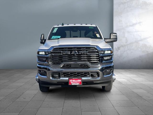 2026 RAM Ram 3500 RAM 3500 TRADESMAN CREW CAB 4X4 8 BOX