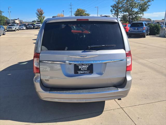 2016 Chrysler Town & Country Touring