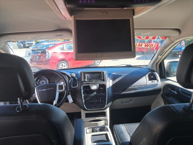 2016 Chrysler Town & Country Touring