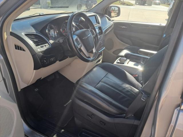 2016 Chrysler Town & Country Touring
