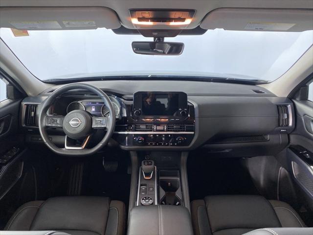 2025 Nissan Pathfinder SL 4WD