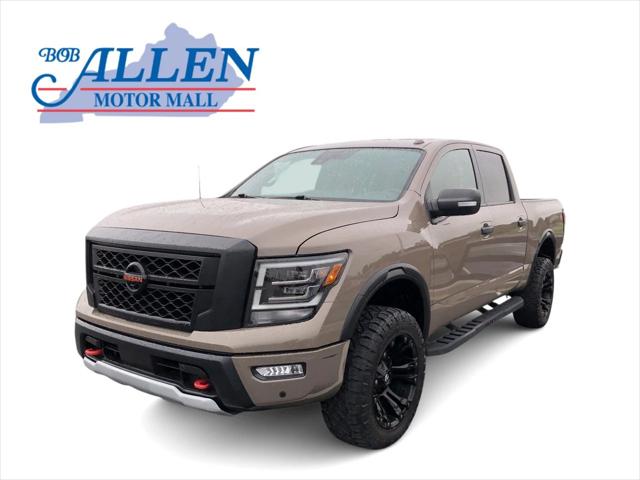 2021 Nissan TITAN Crew Cab PRO-4X 4x4 2021 Nissan TITAN Crew Cab PRO-4X 4x4