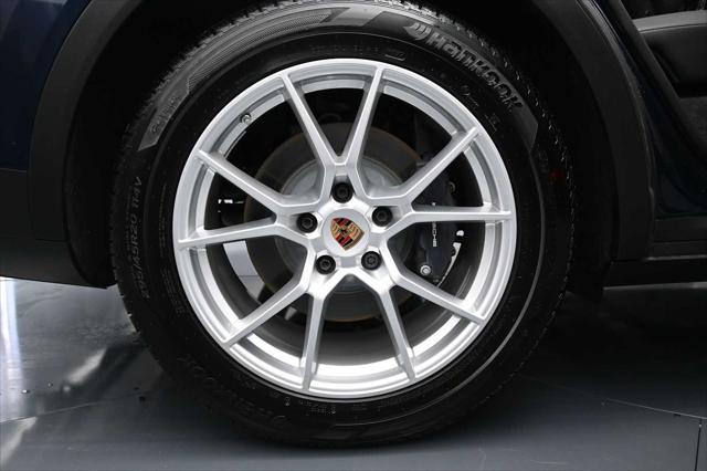 2025 Porsche Cayenne AWD
