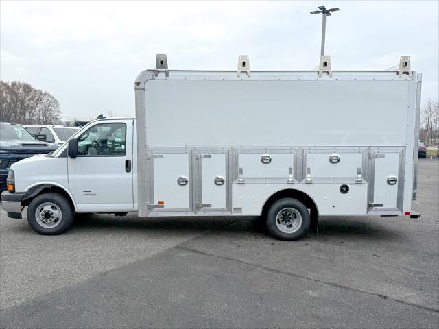 2025 Chevrolet Express Cutaway 4500 Van
