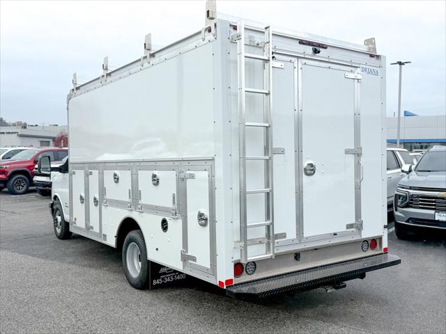 2025 Chevrolet Express Cutaway 4500 Van