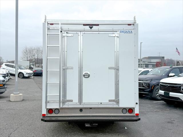 2025 Chevrolet Express Cutaway 4500 Van
