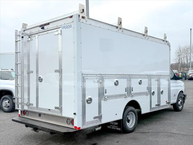 2025 Chevrolet Express Cutaway 4500 Van